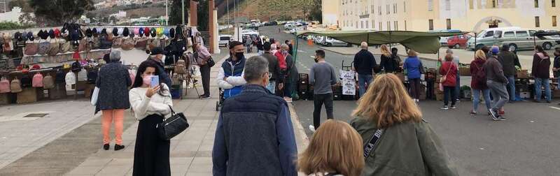 Imagen del mercadillo captada hace unos minutos por un puestero para TA/TA.
